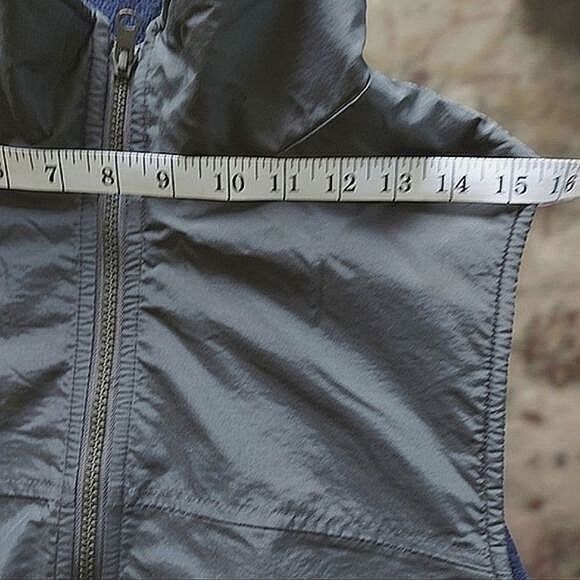 Vtg North Country nylon fleece lined zip vest - Picture 9 of 12
